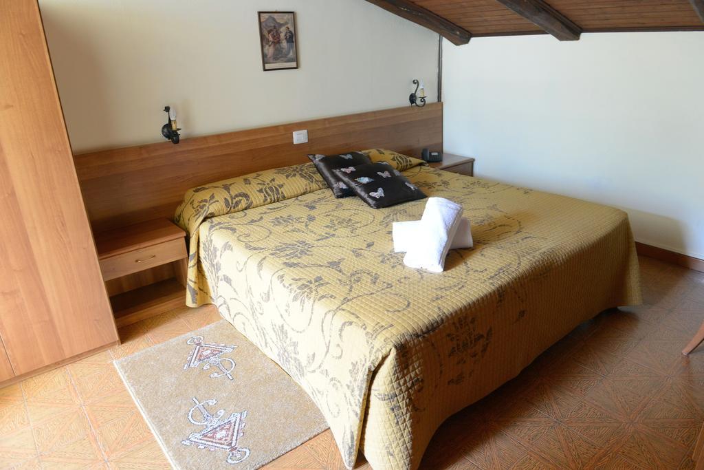 Albergo Altavilla Tirano Esterno foto