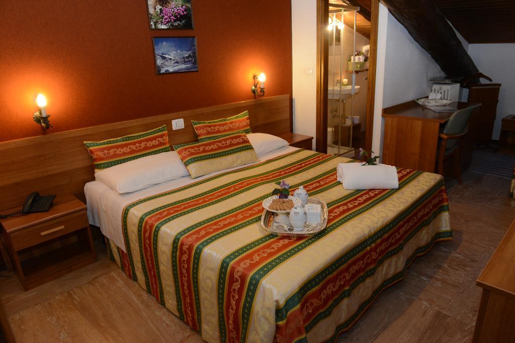 Albergo Altavilla Tirano Esterno foto