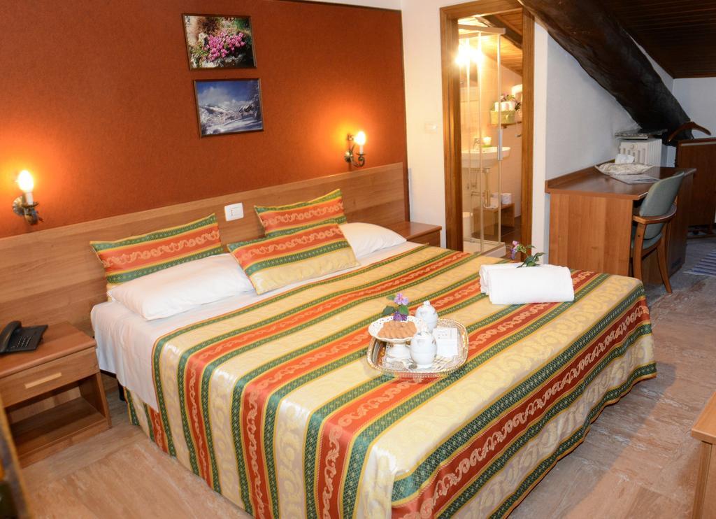 Albergo Altavilla Tirano Esterno foto