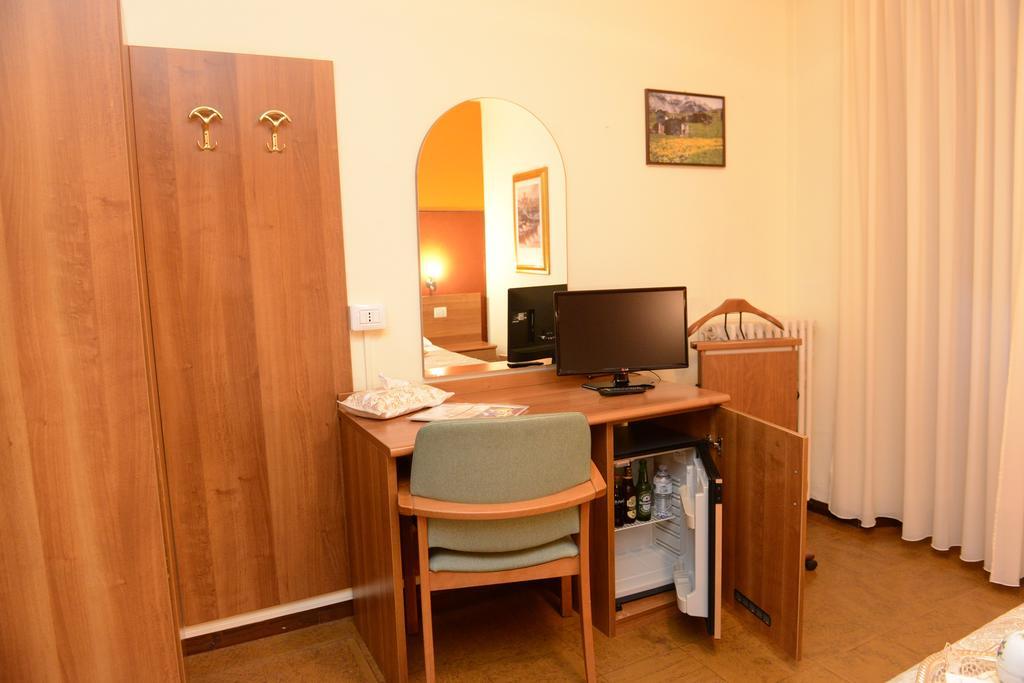 Albergo Altavilla Tirano Esterno foto