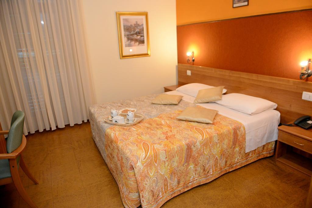 Albergo Altavilla Tirano Esterno foto