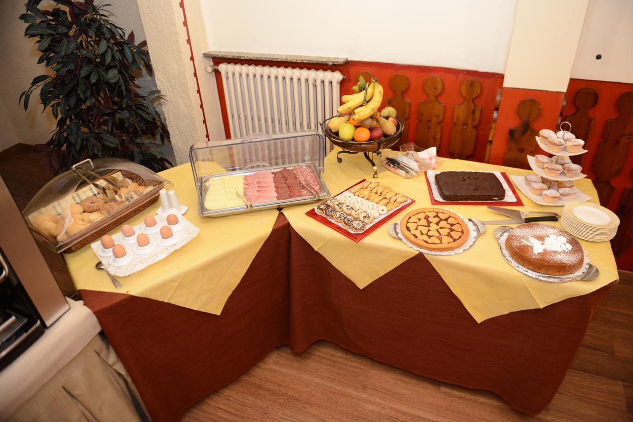 Albergo Altavilla Tirano Esterno foto