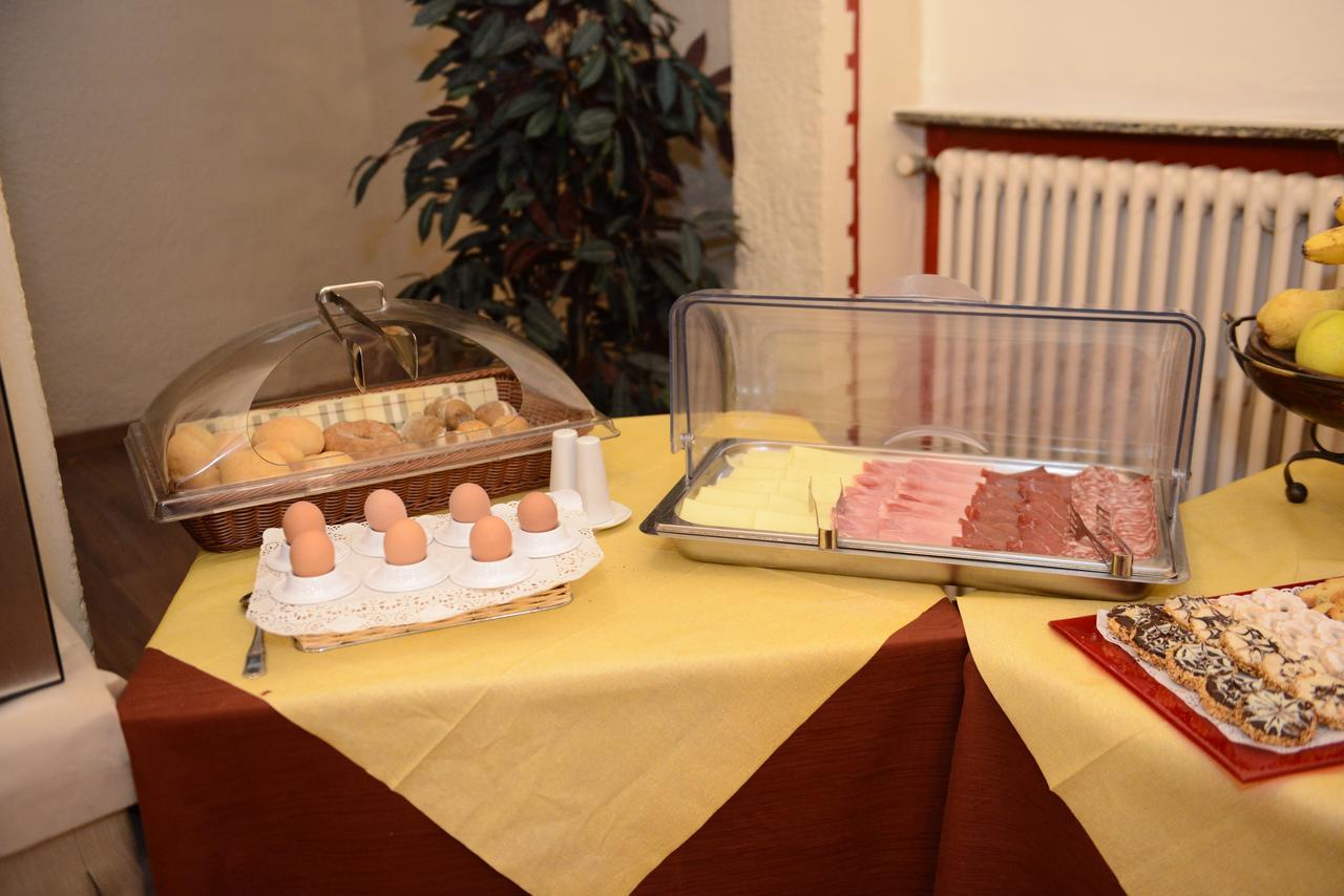 Albergo Altavilla Tirano Esterno foto